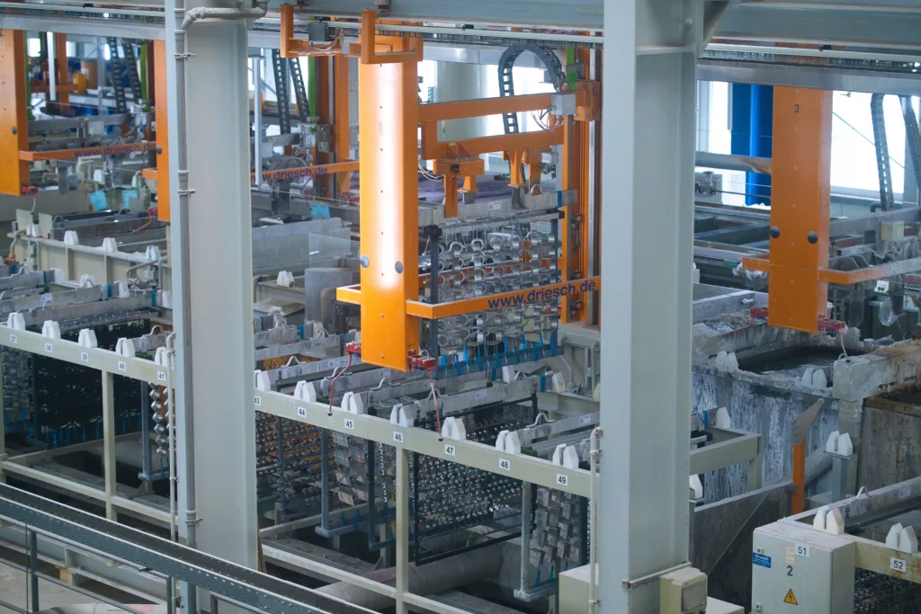 Eloxalanlage in der Galvanotechnik Automatisierte Eloxalanlage bei Jacobi Eloxal in Altlußheim